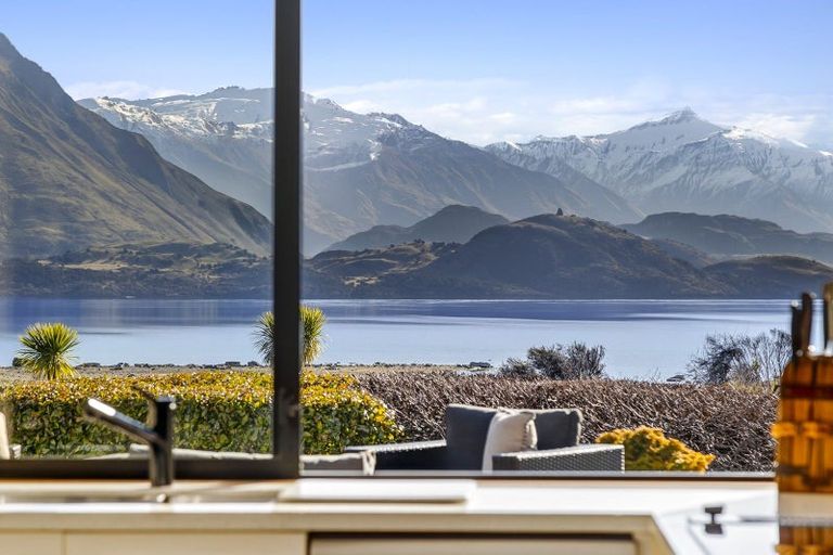 Photo of property in 186 Beacon Point Road, Wanaka, 9305