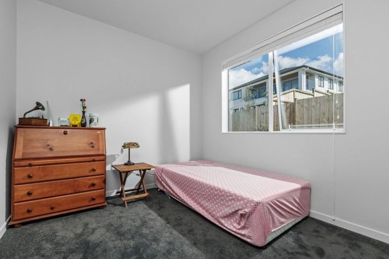 Photo of property in 8 Taraire Place, Orewa, 0931