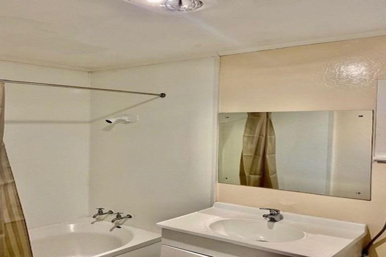 Photo of property in 132 Russell Road, Manurewa, Auckland, 2102