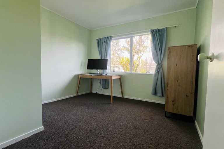 Photo of property in 1/616 Te Atatu Road, Te Atatu Peninsula, Auckland, 0610