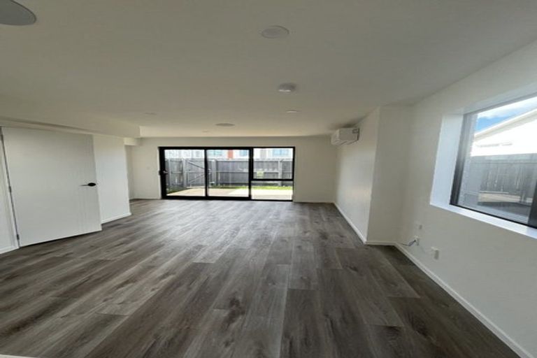 Photo of property in 1/5 Hikurangi Street, Te Atatu Peninsula, Auckland, 0610