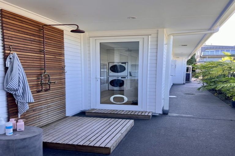 Photo of property in 17 Pitau Road, Mount Maunganui, 3116