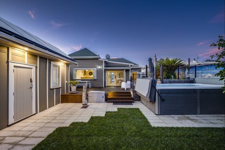 Photo of property in 14 Hall Street, Napier South, Napier, 4110