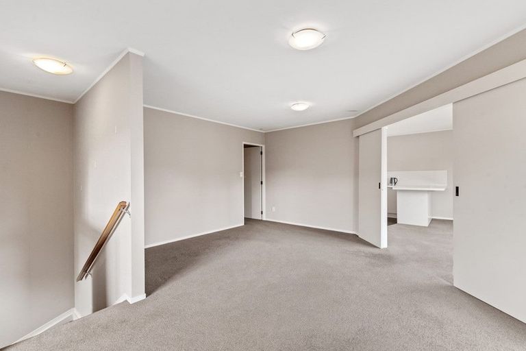 Photo of property in 76 Barbados Drive, Unsworth Heights, Auckland, 0632
