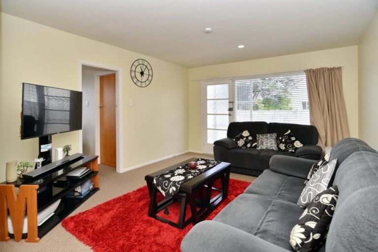 Photo of property in 1/49 Winters Road, Redwood, Christchurch, 8051