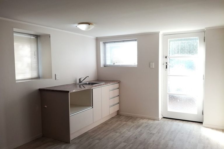 Photo of property in 1/10 Alma Street, Te Atatu South, Auckland, 0610