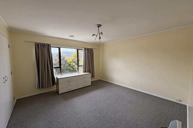 Photo of property in 3 Fenchurch Grove, Stokes Valley, Lower Hutt, 5019