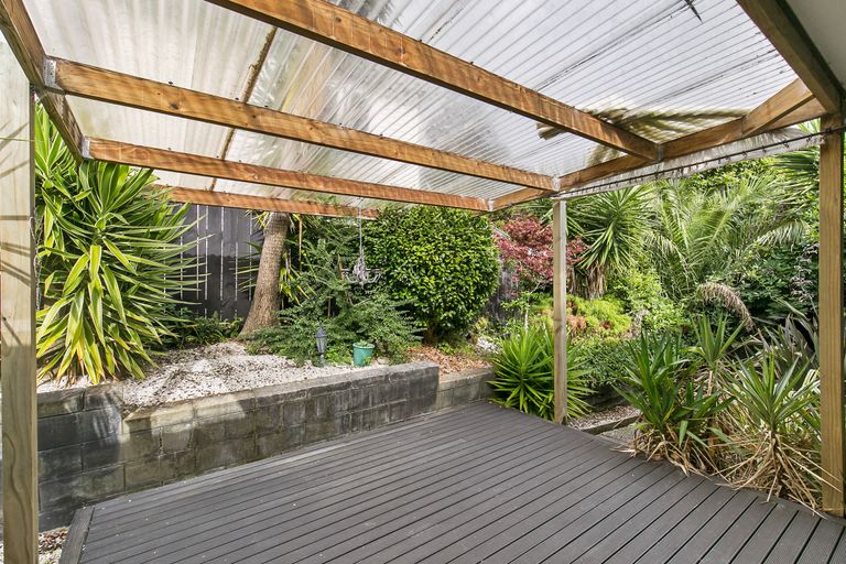 Photo of property in 1/612 Beach Road, Browns Bay, Auckland, 0630