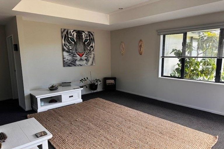 Photo of property in 106 Shillingford Boulevard, Rolleston, 7615