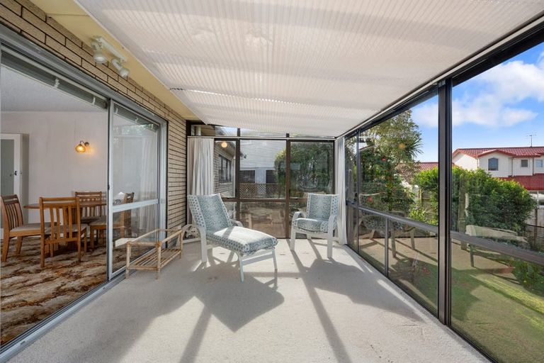 Photo of property in 1/3 Hall Road, Glenfield, Auckland, 0629