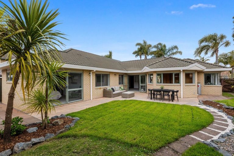 Photo of property in 179 Lakeside Drive, Orewa, 0931