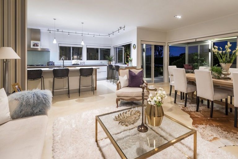 Photo of property in 42 Manor Park, Sunnyhills, Auckland, 2010