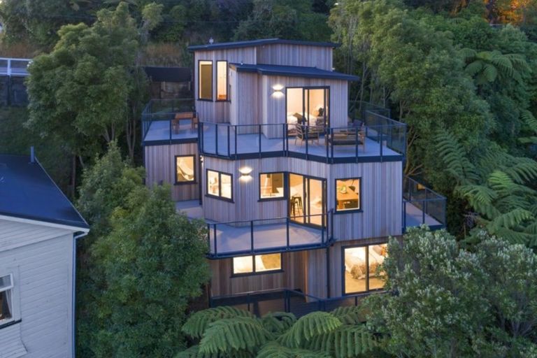 Photo of property in 149 Kelburn Parade, Kelburn, Wellington, 6012