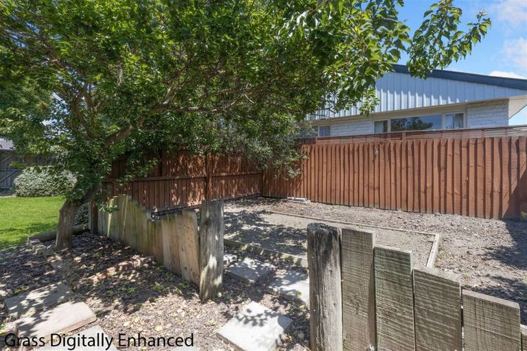 Photo of property in 5 Brookby Crescent, Avonhead, Christchurch, 8042