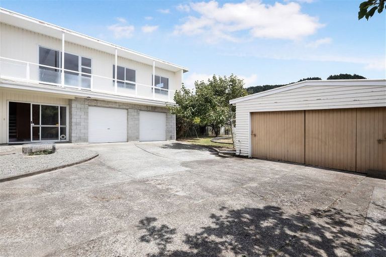 Photo of property in 23 Findlay Street, Tawa, Wellington, 5028