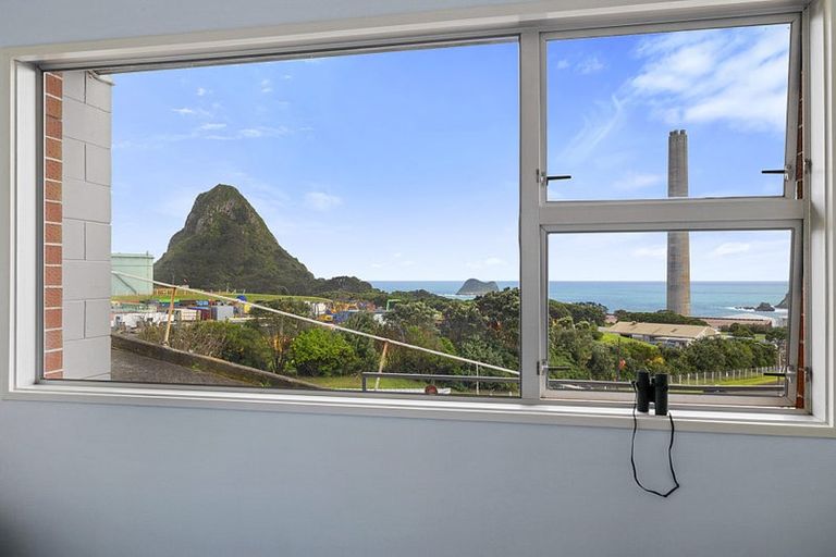 Photo of property in 2/31 Findlay Street, Moturoa, New Plymouth, 4310