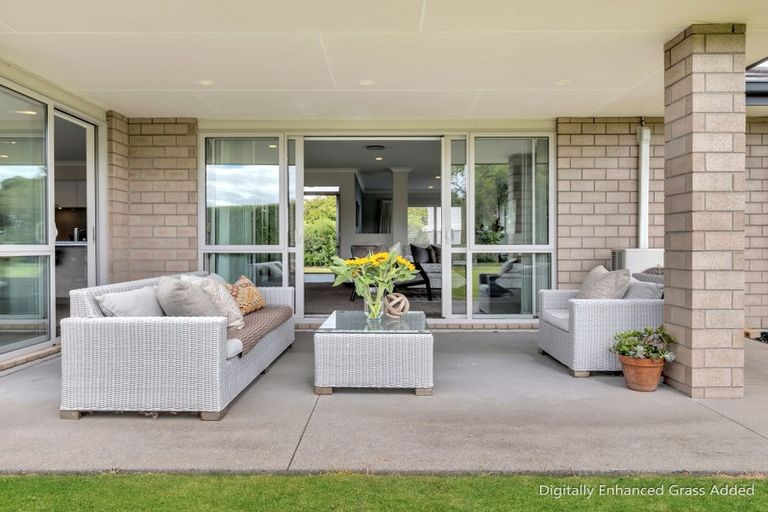 Photo of property in 9 Portofino Point, Karaka, Papakura, 2113