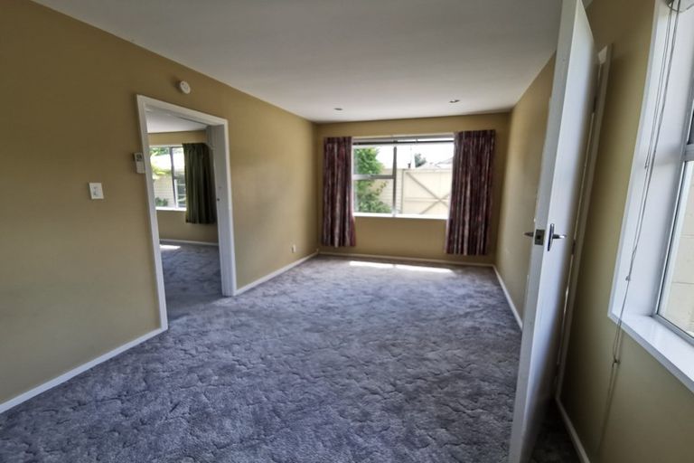 Photo of property in 17 Bateman Avenue, Bryndwr, Christchurch, 8053