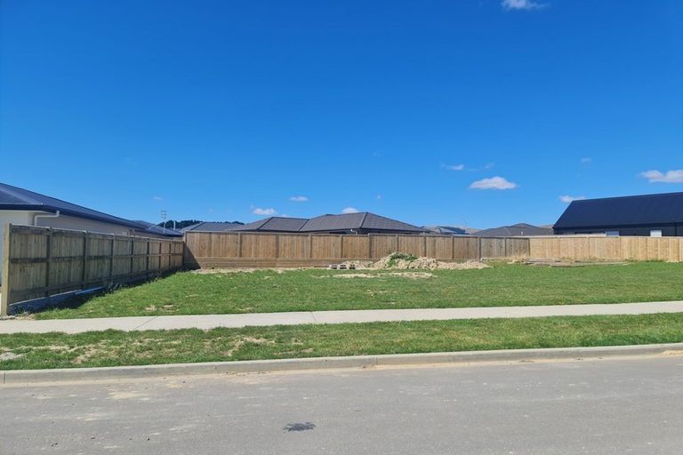 Photo of property in 8 Sardinia Grove, Fitzherbert, Palmerston North, 4410