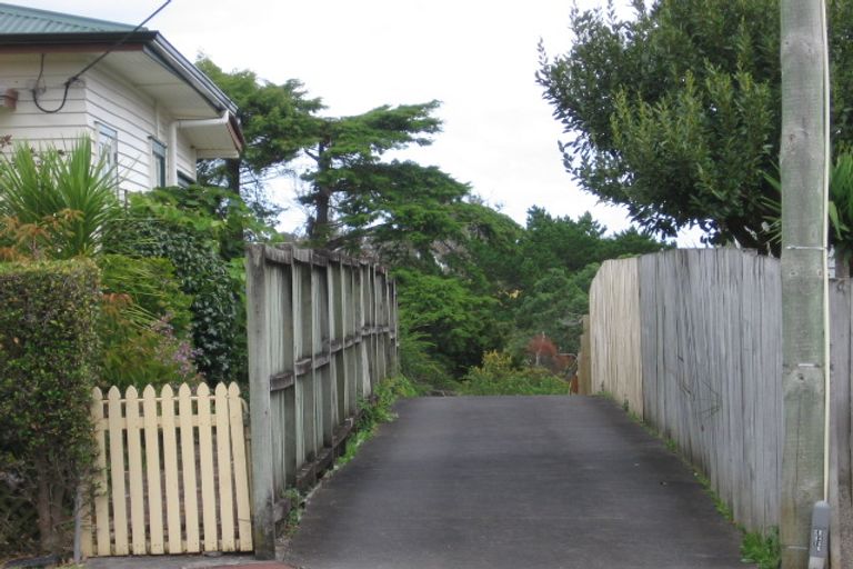 Photo of property in 3/61 Beach Haven Road, Beach Haven, Auckland, 0626