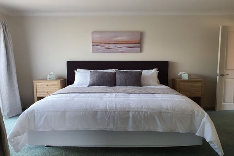 Photo of property in 5 Resolution Place, One Tree Point, 0118