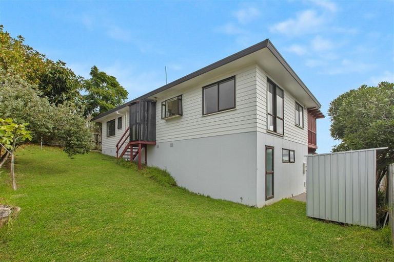Photo of property in 1/48 Barbados Drive, Unsworth Heights, Auckland, 0632