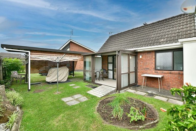 Photo of property in 12 Bellbird Place, Orewa, 0931
