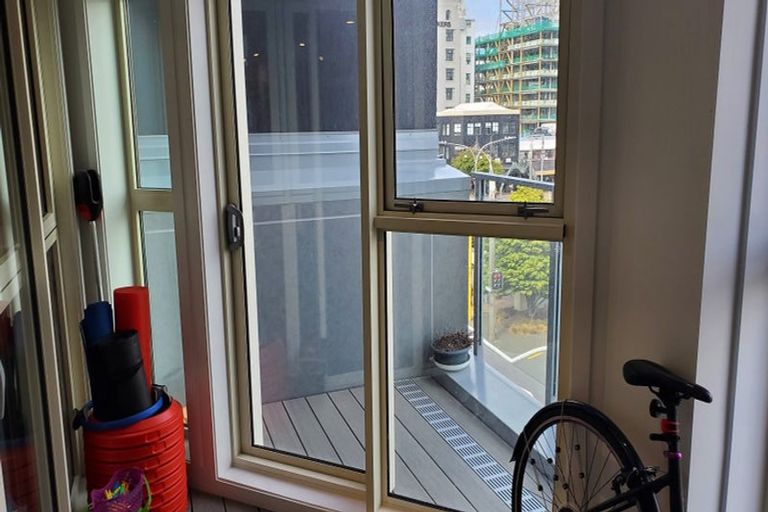 Photo of property in 9/5a Kent Terrace, Mount Victoria, Wellington, 6011