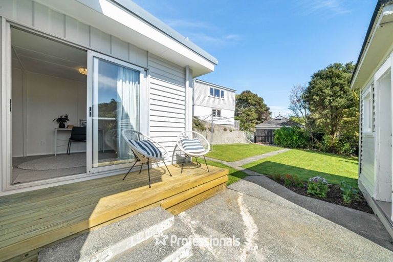 Photo of property in 17 Maungaraki Road, Korokoro, Lower Hutt, 5012