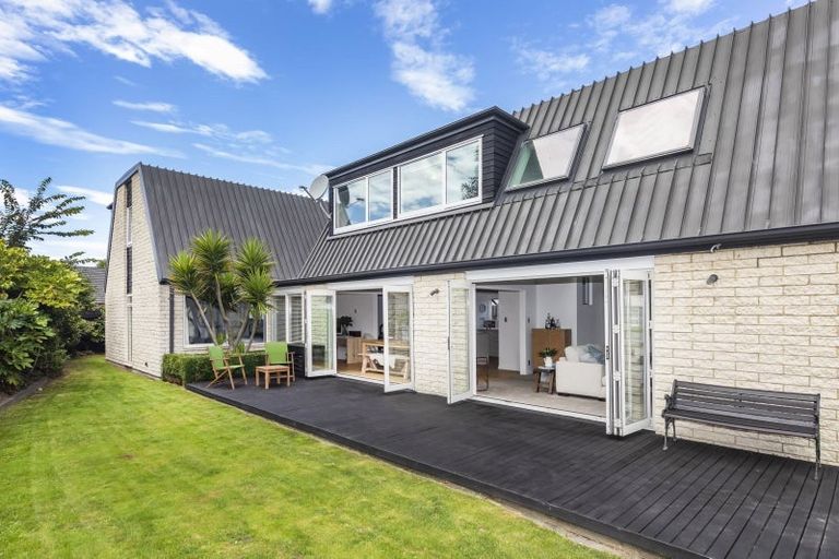 Photo of property in 1 Hanover Place, Ilam, Christchurch, 8041