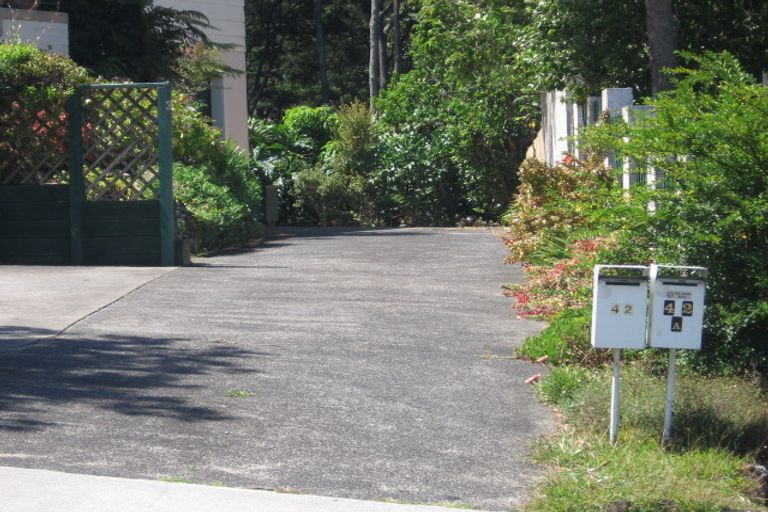 Photo of property in 2/42 Easton Park Parade, Glenfield, Auckland, 0629