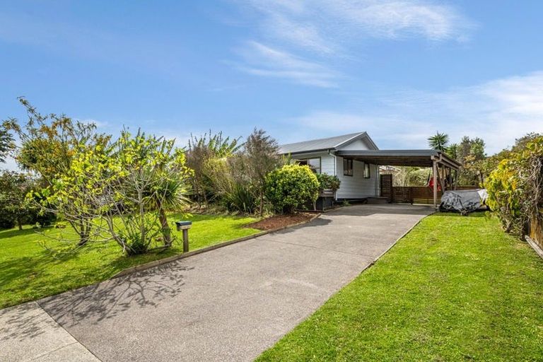 Photo of property in 33 Jelas Road, Red Beach, 0932