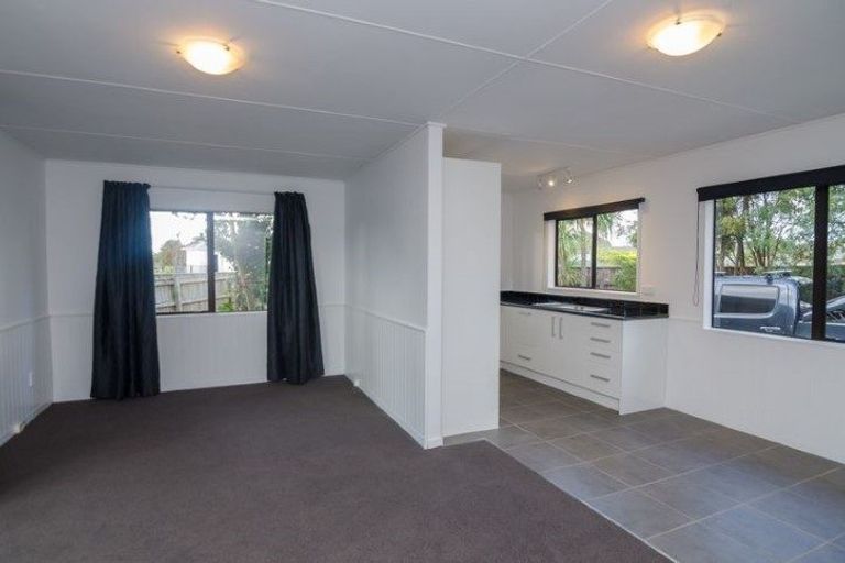 Photo of property in 18 Naples Street, Martinborough, 5711