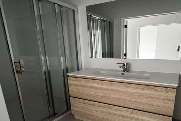 Photo of property in 9/233 Great North Road, Henderson, Auckland, 0612