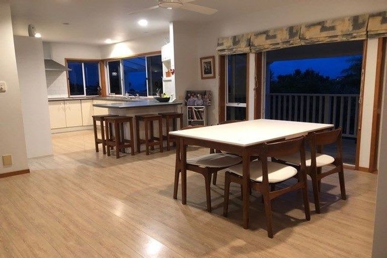 Photo of property in 12 Robin Lane, Browns Bay, Auckland, 0630