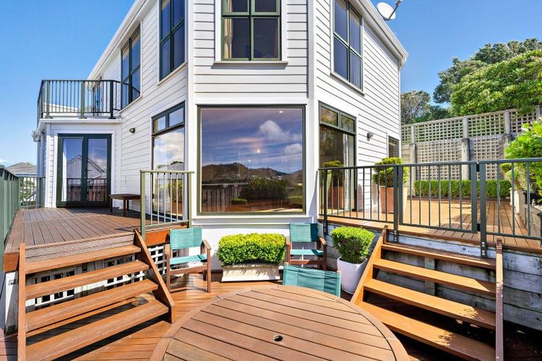 Photo of property in 30 Grove Road, Kelburn, Wellington, 6012