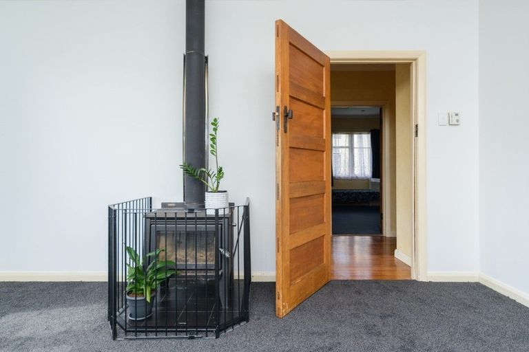 Photo of property in 135 Roberts Line, Kelvin Grove, Palmerston North, 4414