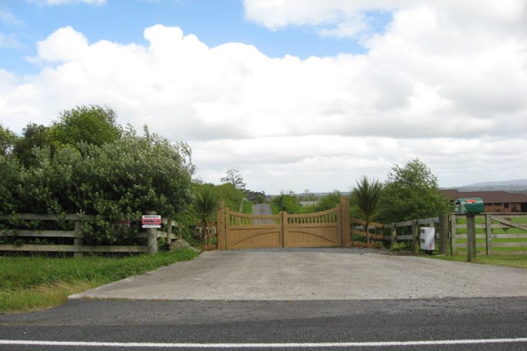 Photo of property in 202 Oraha Road, Kumeu, 0892