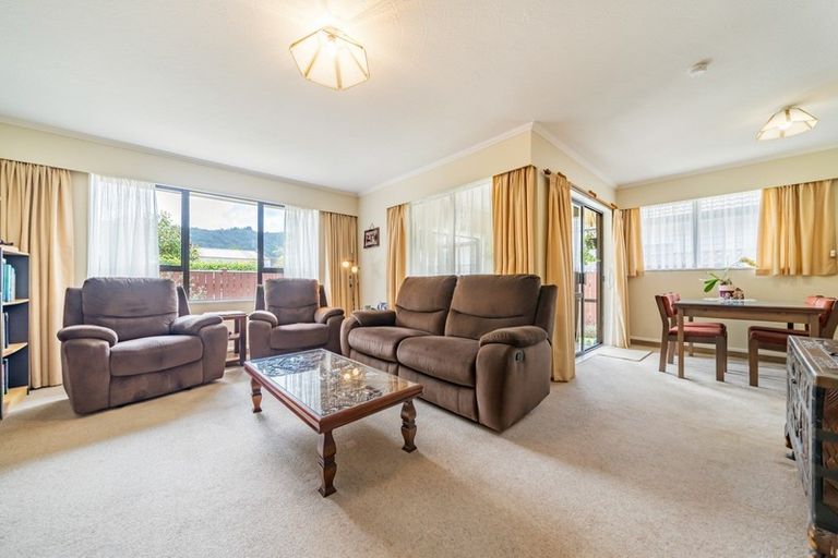 Photo of property in 1a Oak Street, Ebdentown, Upper Hutt, 5018