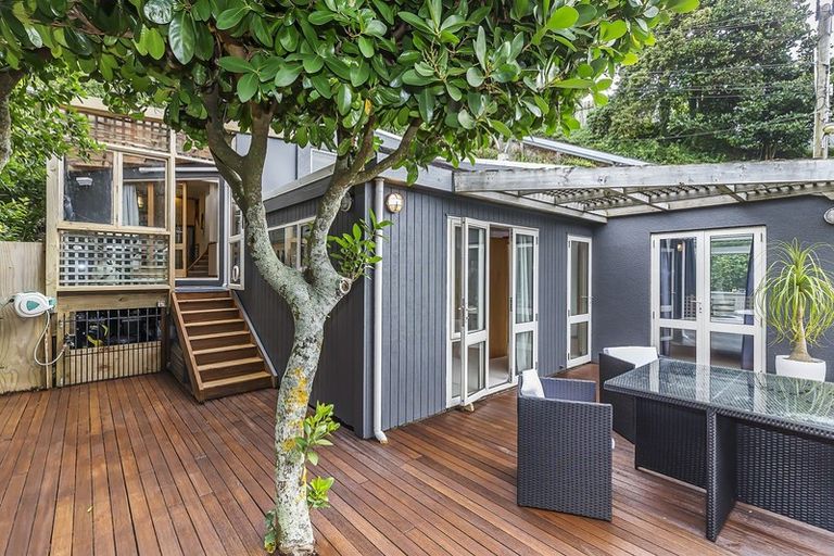 Photo of property in 115 Grafton Road, Roseneath, Wellington, 6011