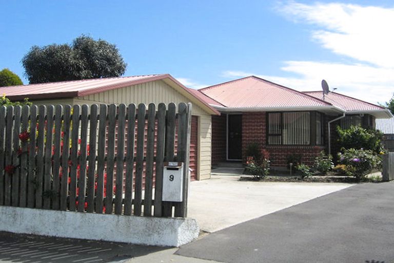 Photo of property in 9 Canberra Place, Redwood, Christchurch, 8051