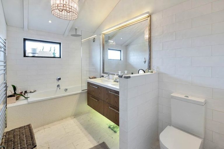 Photo of property in 230 Hurstmere Road, Takapuna, Auckland, 0622