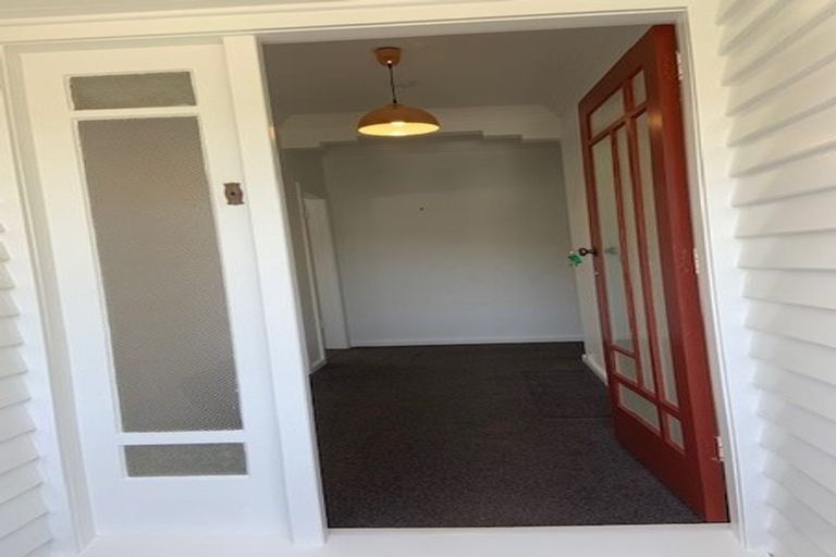 Photo of property in 17 Clutha Avenue, Khandallah, Wellington, 6035