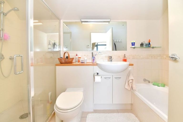 Photo of property in 21 The Crescent, Tindalls Beach, Whangaparaoa, 0930