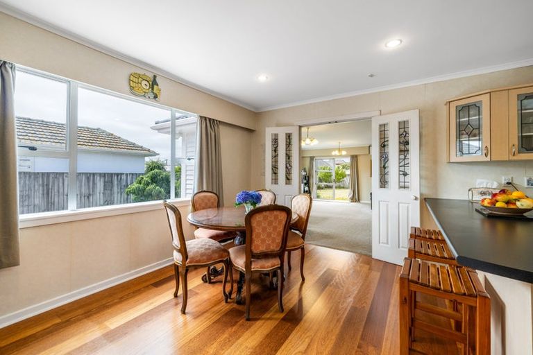 Photo of property in 230 Avonhead Road, Avonhead, Christchurch, 8042