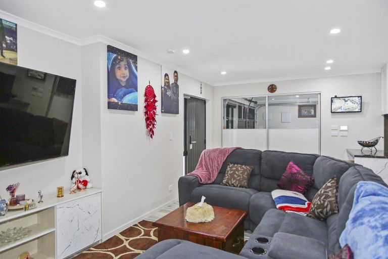 Photo of property in Oakwood Manor, 608c Massey Road, Mangere, Auckland, 2022