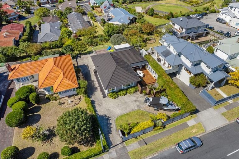 Photo of property in 37 Mellons Bay Road, Mellons Bay, Auckland, 2014