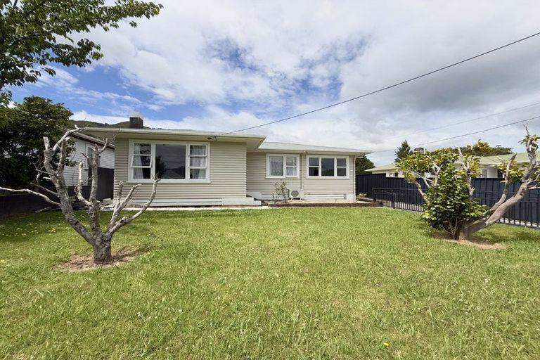 Photo of property in 14 Ruthven Road, Wainuiomata, Lower Hutt, 5014