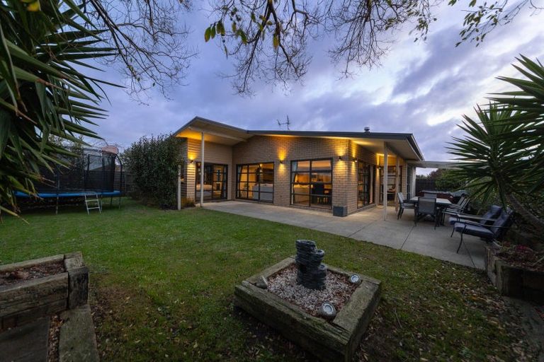 Photo of property in 39 Tennyson Avenue, Kelvin Grove, Palmerston North, 4414