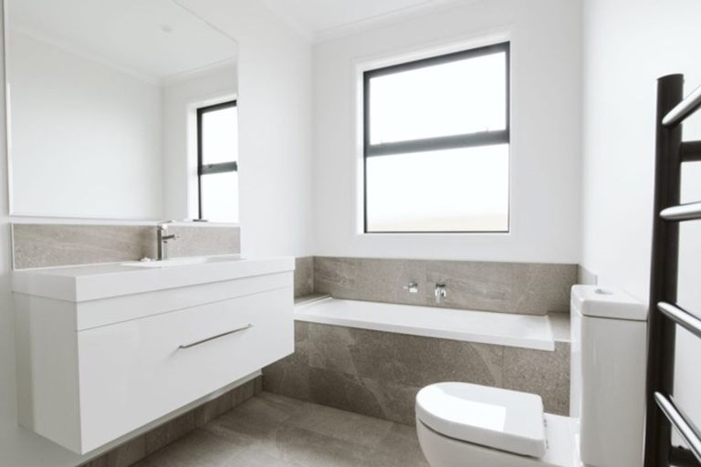 Photo of property in 42 Vinistra Road, Kumeu, 0810